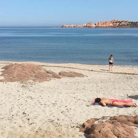 Costa Rossa Cala Rossa 公寓 *